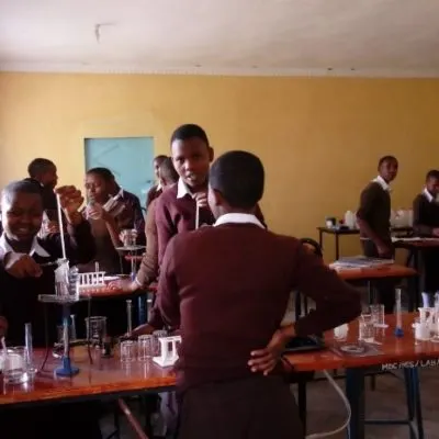 Schüler*innen experimentieren (2019) 